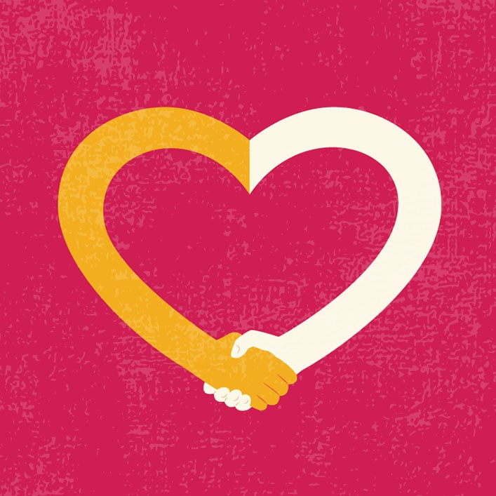 Una imagen de una mano formando un puño dentro de una forma de corazón sobre un fondo rosa, que representa la determinación y el afecto.