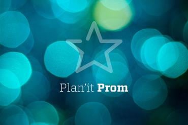 Las luces azules iluminan la palabra 'plantit prom'.