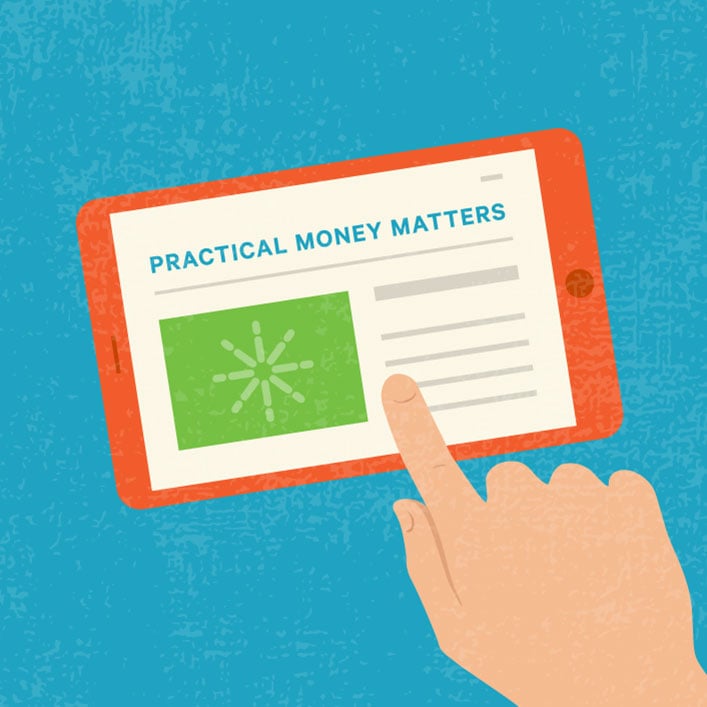 Una mano sosteniendo una tableta que muestra el texto "Practical Money Matters" (El dinero práctico importa).
