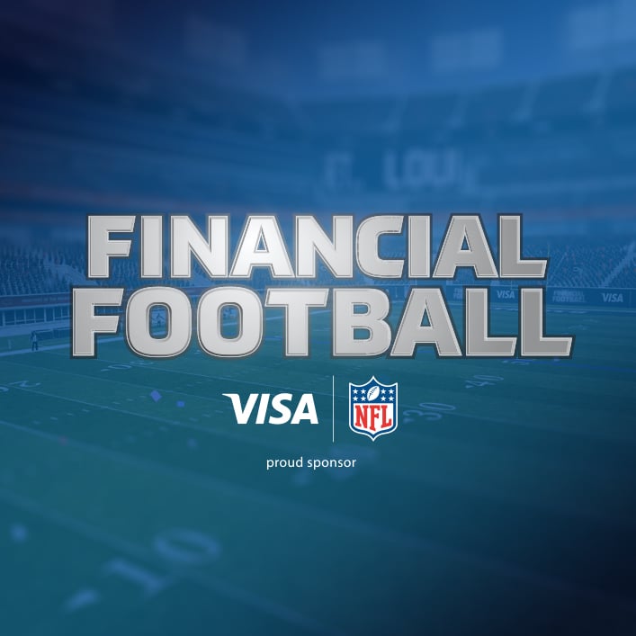 Logotipo de la NFL con "Financial Football Visa" escrito en él, que representa la asociación entre la NFL y Visa para la educación financiera en el fútbol americano.