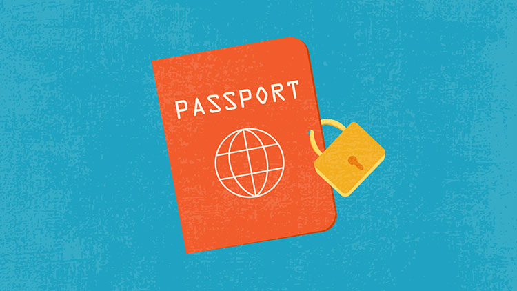 Un pasaporte naranja con un símbolo de candado y candado, que representa la seguridad y la protección.